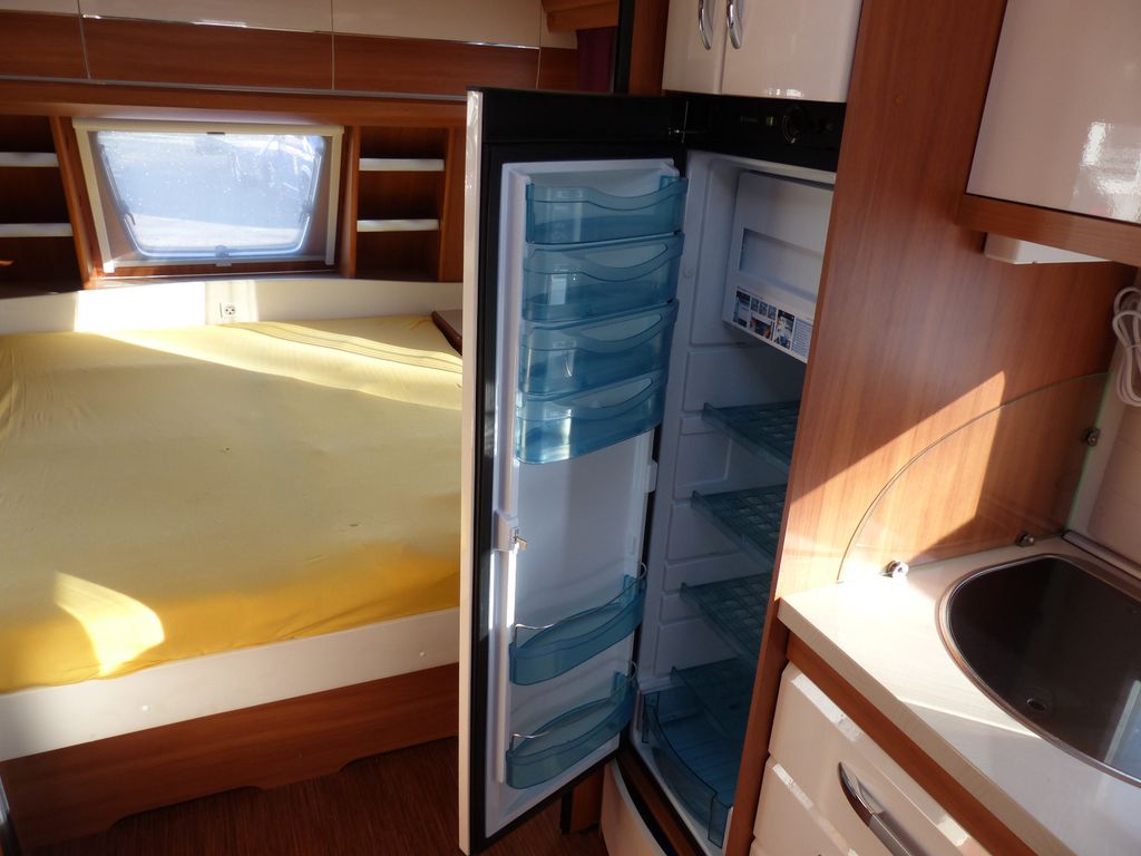 Hobby 560 UFF Exellent Queensize Bett