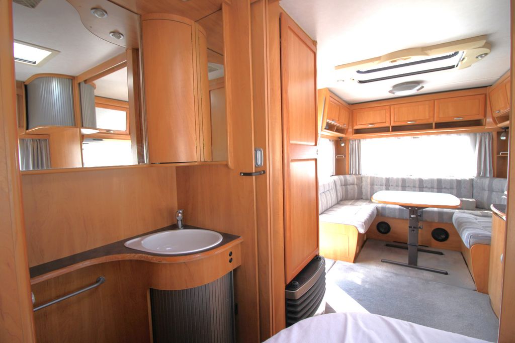 HYMER / ERIBA / HYMERCAR Hymer Eriba Moving / Markise / Autark / 100Km/h