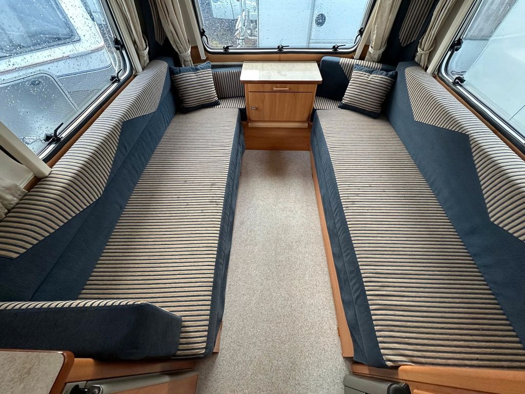 HYMER / ERIBA / HYMERCAR Triton 420 GT Touring NASSZELLE VORZELT 1000 KG