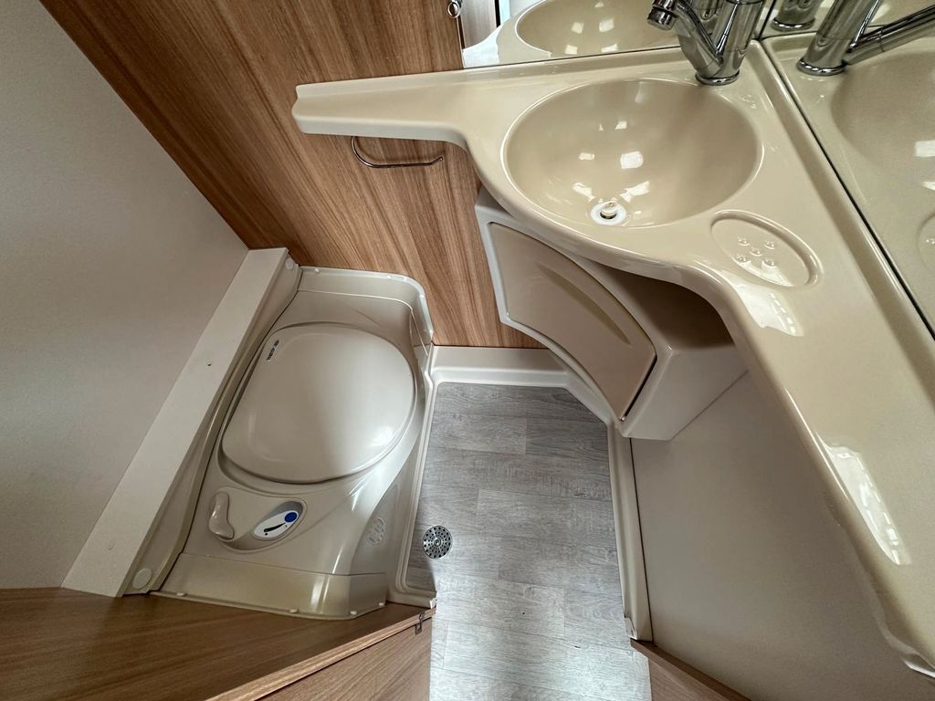 Caravelair 400 Antarès Style FESTBETT MOVER 1000 KG