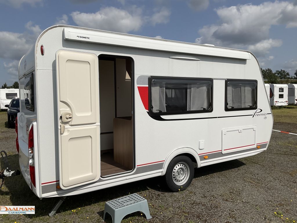 Bürstner Premio Life 425 TS 2 Serviceklappen