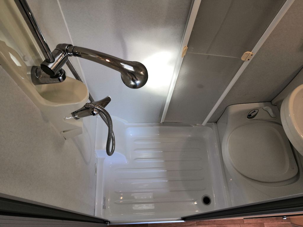 Другие Elddis Avante 505 Solar,2xSitzgruppe,Kinderbett