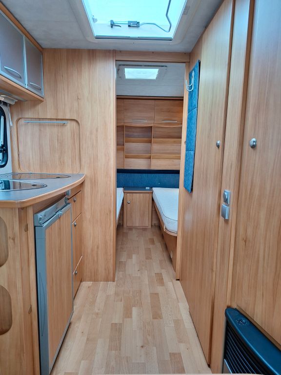 Adria Adora 512 UL mit Einzelbetten und Rundsitzgruppe