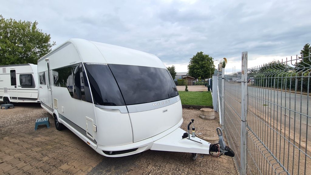 Hobby 560 CFE Premium mit Mover und Vorzelt