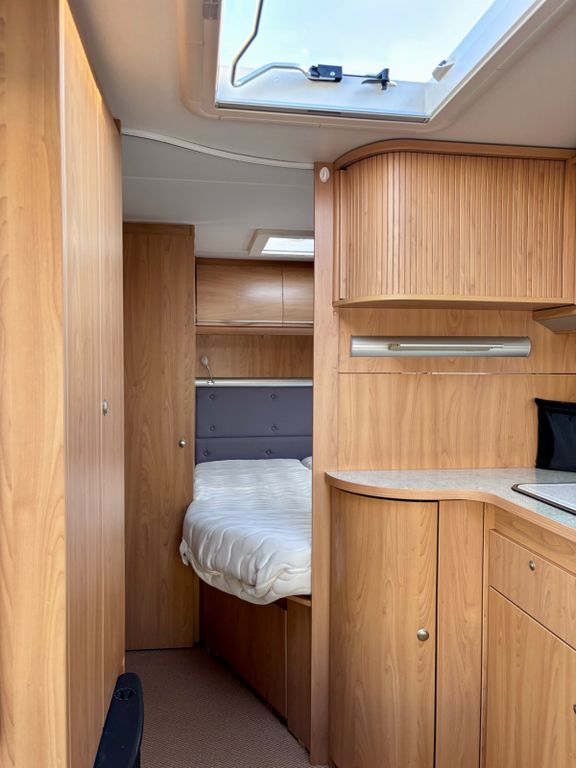 Bürstner 455 TS / Luftvorzelt  / Festbett / Dusche